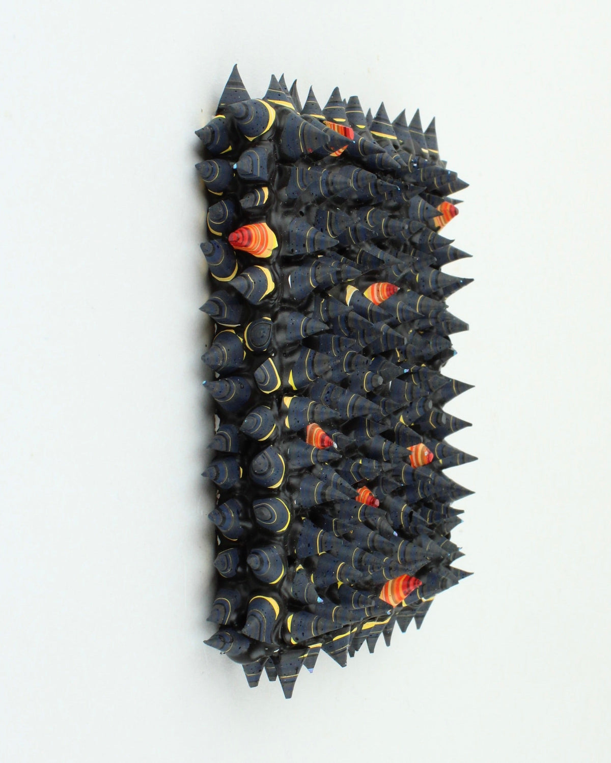 Pointy Monolith - black/red