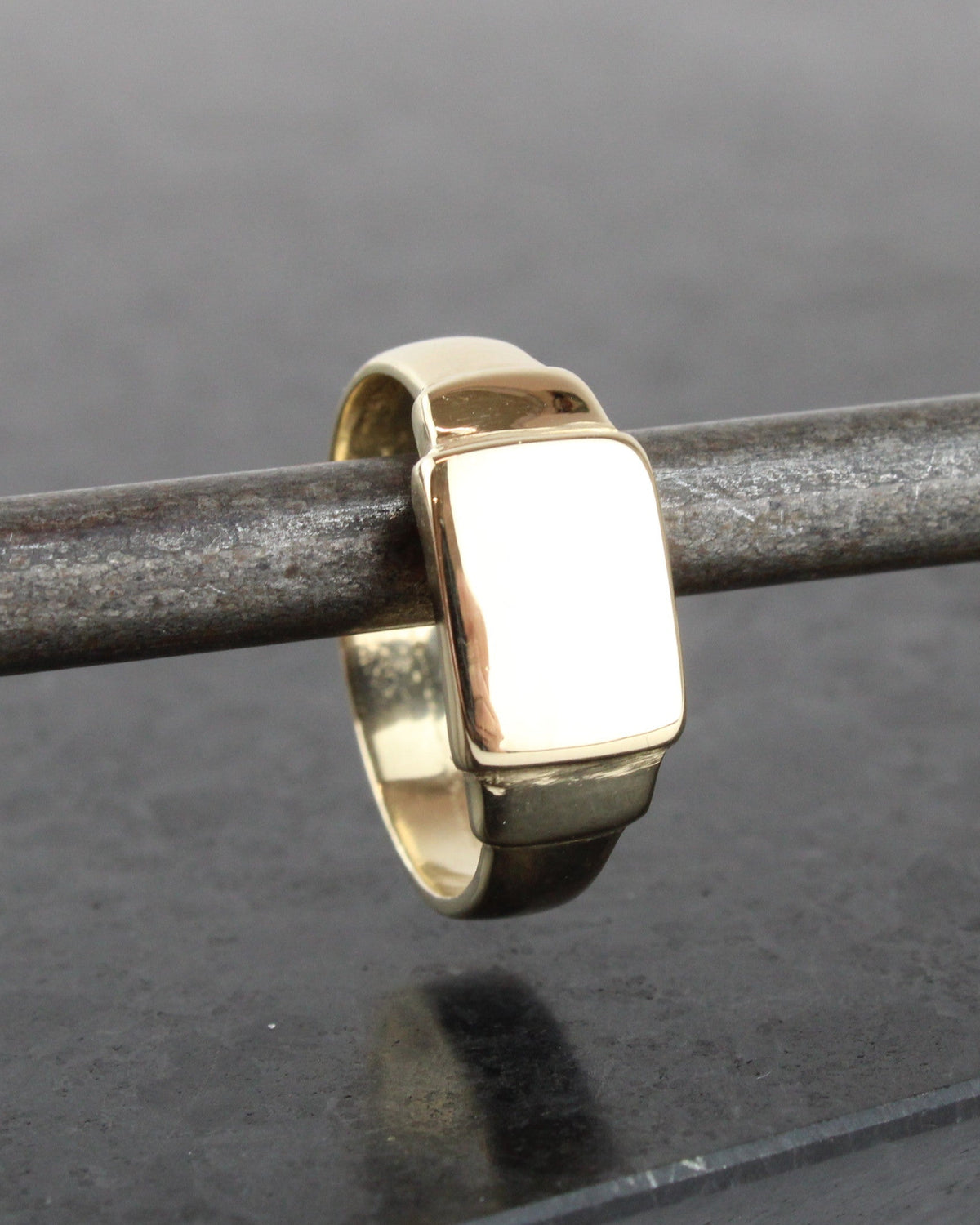 Recycled 9ct Y Gold Step Signet