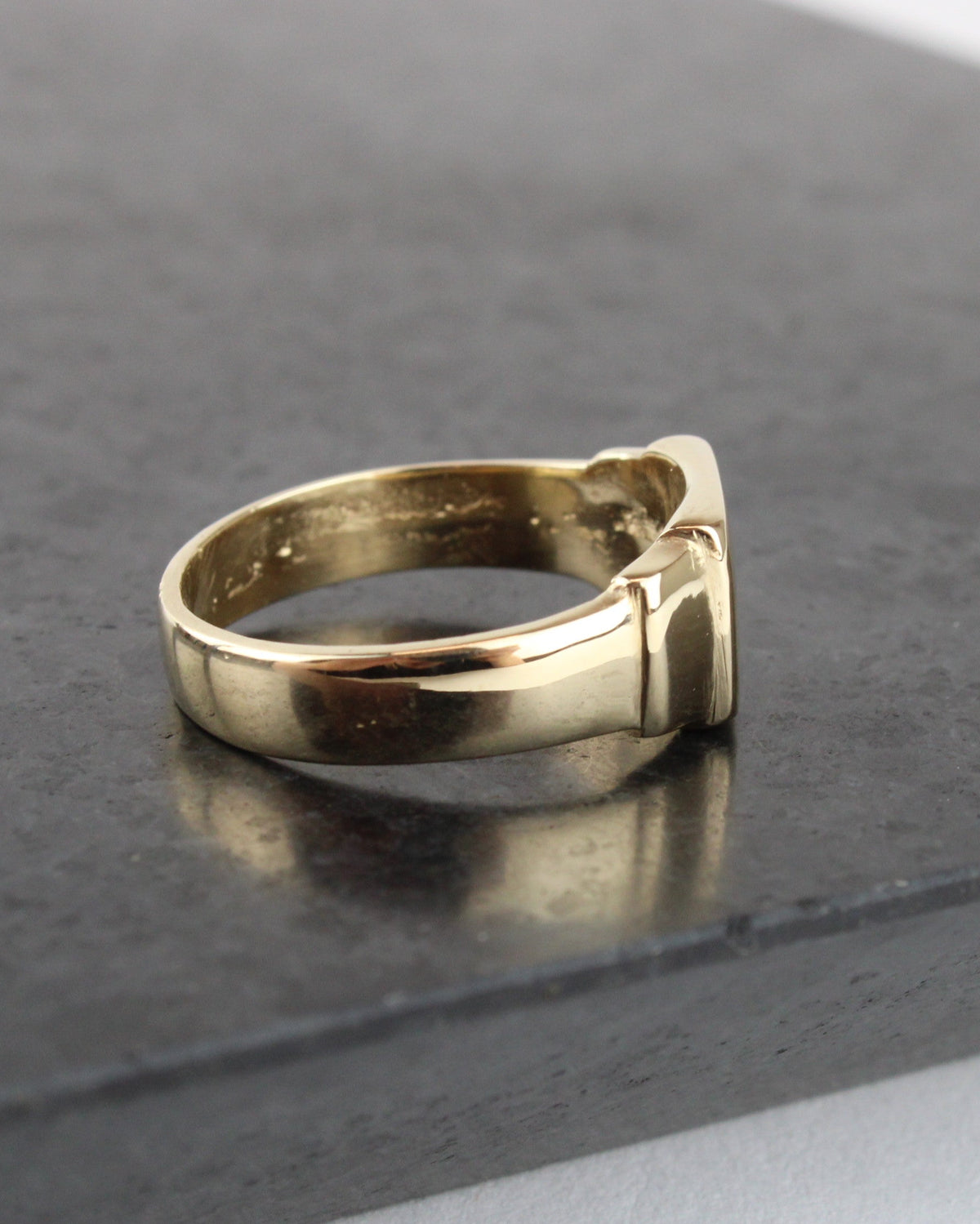 Recycled 9ct Y Gold Step Signet