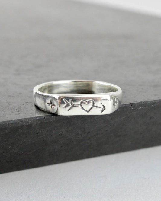 Straight through the heart Signet