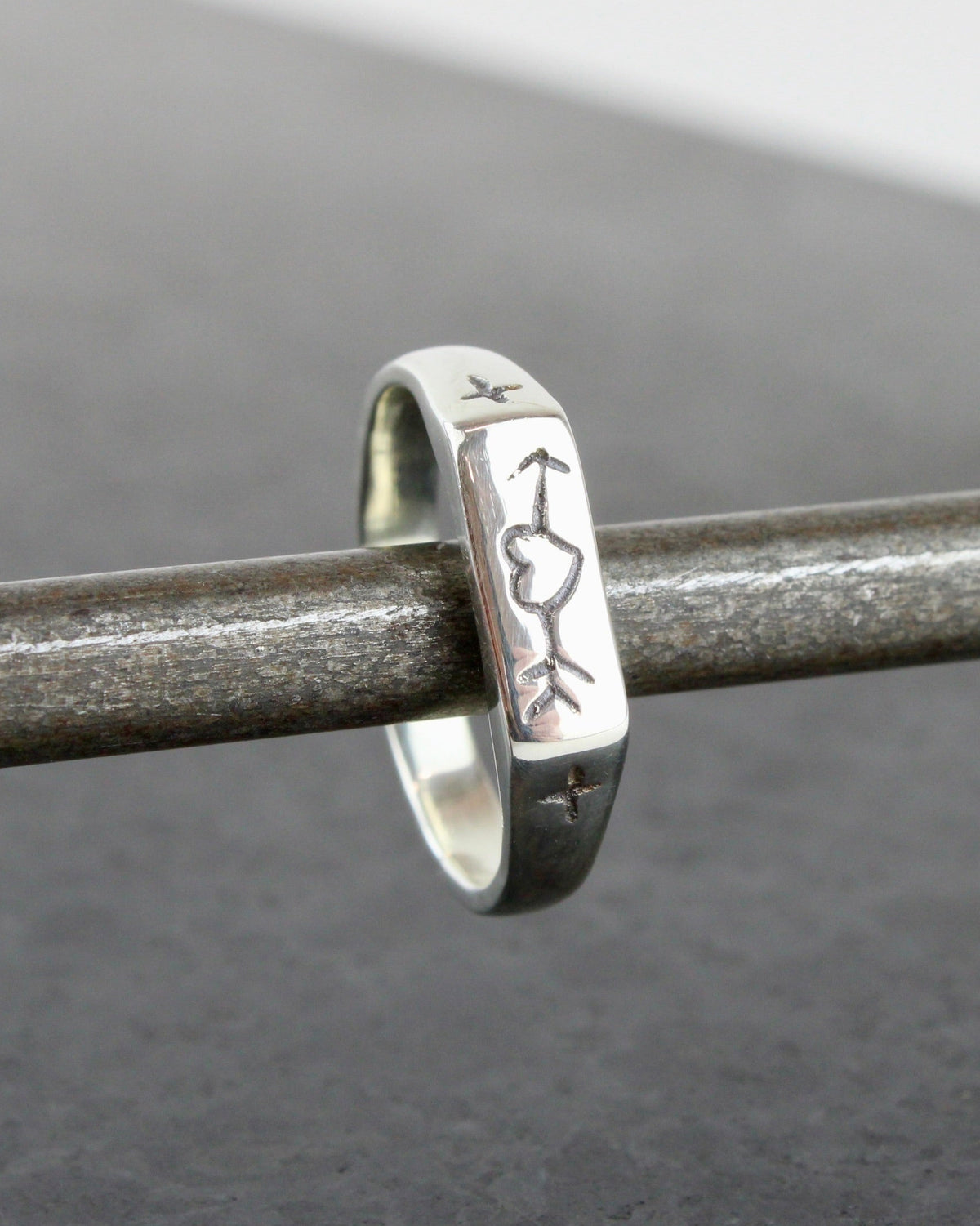 Straight through the heart Signet